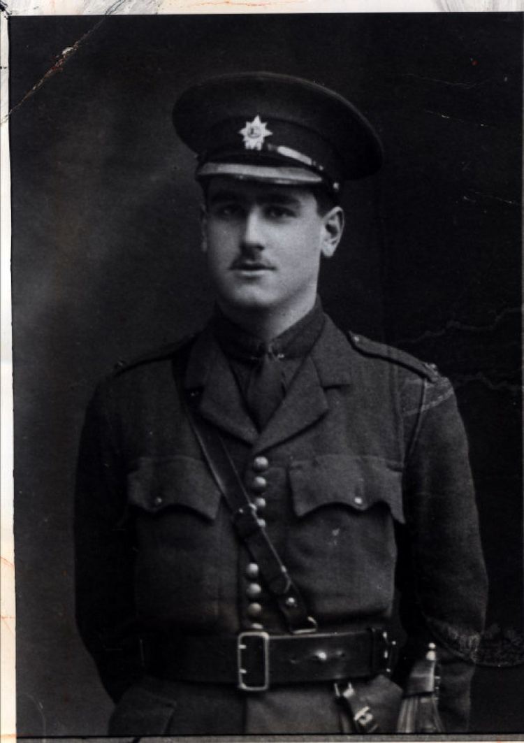 John Kipling, o filho de Rudyard Kipling vestido como soldado.