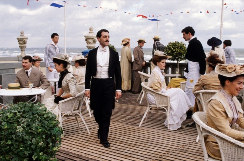 Proust na versão para o cinema de Raúl Ruiz, O tempo redescoberto (Le temps retrouvé, 1999).